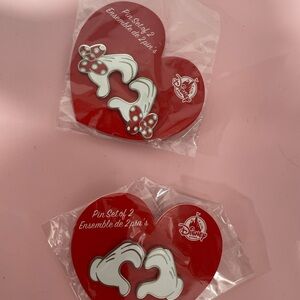 🚫🚫SOLD🚫🚫NIP Valentine Disney Minnie Mickey Mouse Heart Hands Shaped Pin Set